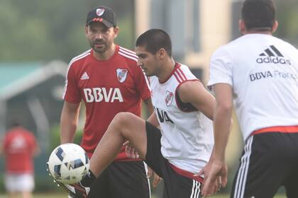 Morán Correa juega de volante central en reserva