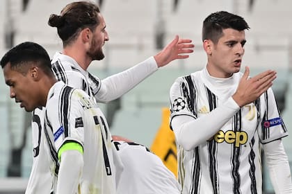 Morata festeja el gol agónico que le dio la clasificación a Juventus