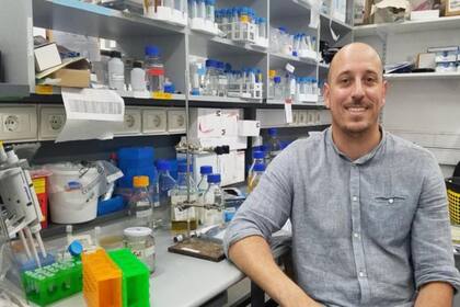 Moratorio "trabajó con colegas para desarrollar tests de diagnóstico del virus de Covid-19 que ayudaron a su país a evadir una cascada de infecciones y muertes"