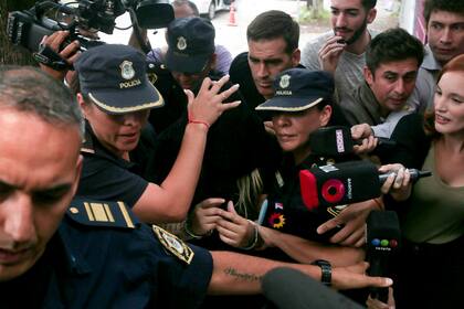 Morena Rial al momento de su traslado a la fiscalía de Martínez, donde hoy amplió su declaración indagatoria y reconoció culpabilidad parcial n el robo del que se la acusa