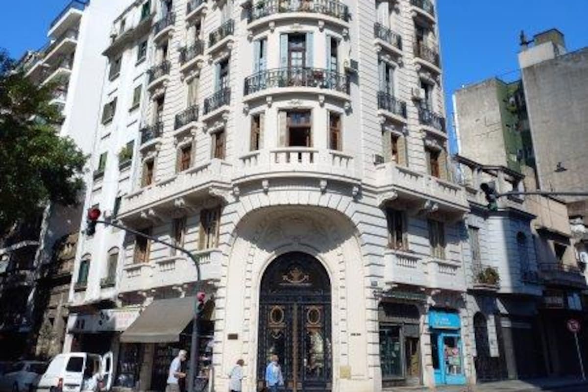 Moreno 1702, el edificio donde vivió el músico de tango Agustín Magaldi
