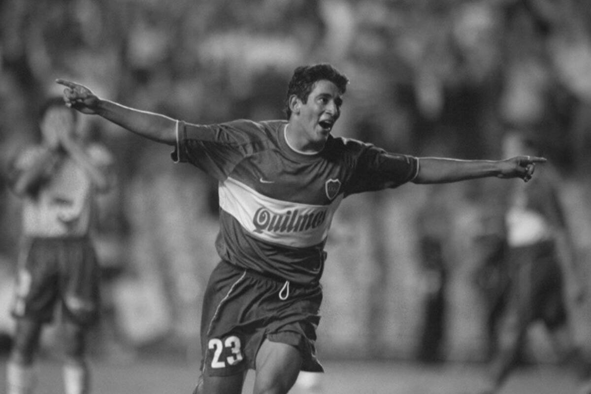 Moreno celebra uno de los cinco goles que le marcó al Blooming, en la Libertadores 2000