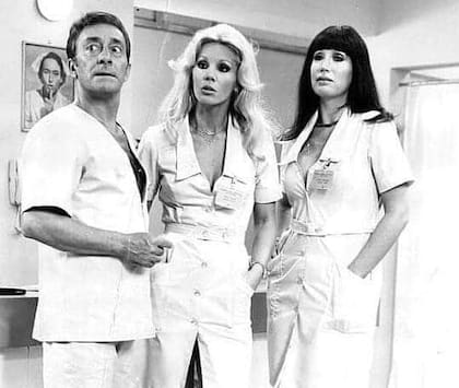Moria Casán junto a Alberto Olmedo y Susana Giménez en el film A los cirujanos se les va la mano