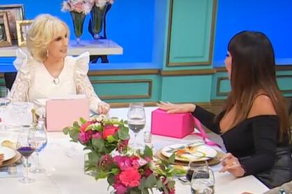 Moria Casán le hizo un impensado regalo a Mirtha Legrand durante su debut