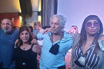 Moria Casán se sumó a los festejos de la lista de su pareja, Fernando Galmarini, y José Luis Casares, que se impuso en San Isidro sobre la boleta de Santiago Cafiero