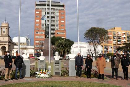 Restituyen un busto de Néstor Kirchner en la plaza principal de Morón