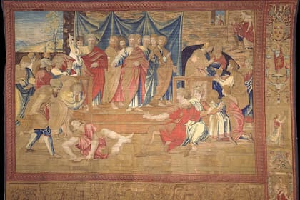 Los tapices de Rafael son tan perfectos que parecen pinturas y llegan a pesar hasta 70 kilos; en la imagen, "Morte di Anania"