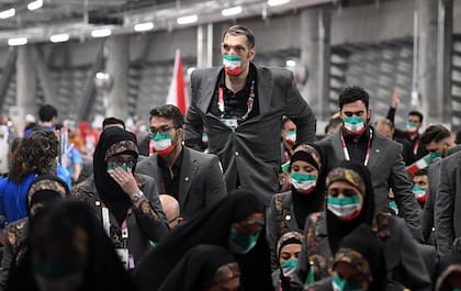 Morteza Mehrzad, antes del desfile de delegaciones en la ceremonia de apertura de los Juegos Paralímpicos