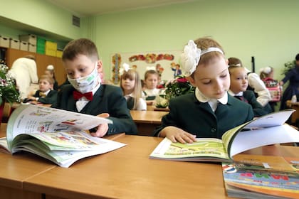 Alumnos de primer grado en una escuela de Moscú