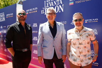 Mosqueteros frente al mar. Freddy Villarreal, César Bordón y Nicolás Scarpino dijeron presente y se mostraron felices de continuar interpretando el exitoso texto de Manuel González Gil