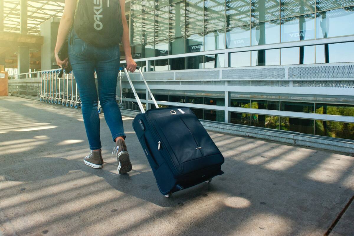 Mostró el curioso truco con el que evitó pagar 60 dólares para despachar una valija