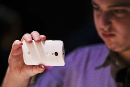Moto X, el teléfono móvil creado por Motorola que busca posicionar a Google con un diseño distintivo de la compañía que adquirió en 2012