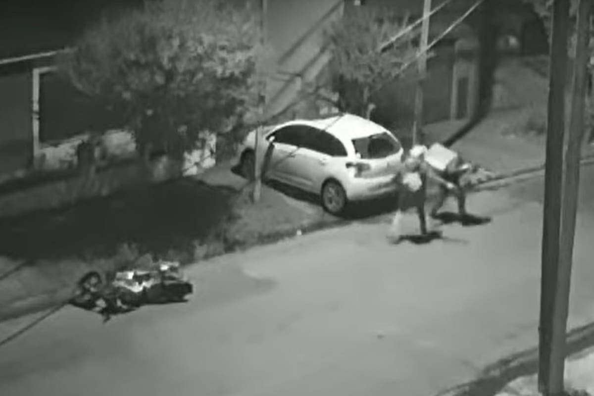 Motochorros asaltaron a un repartidor