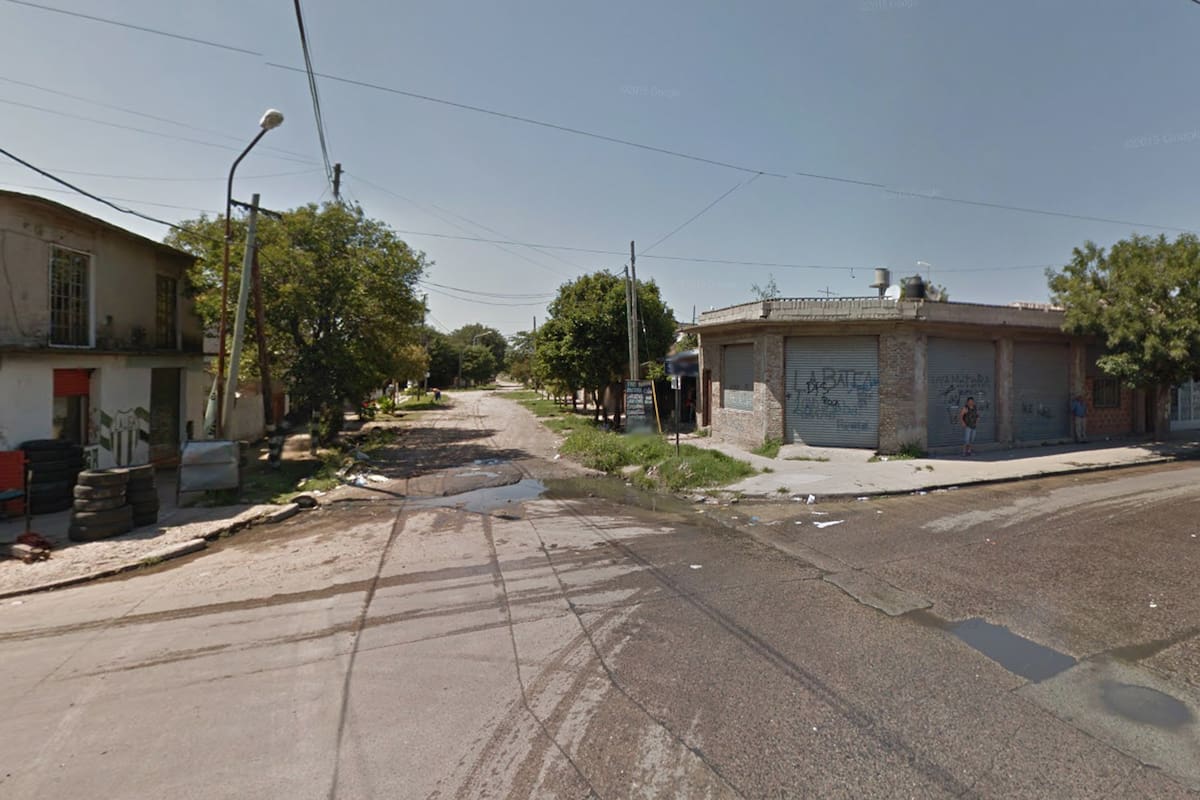 Motochorros asaltaron a un hombre en Laferrere y lo mataron de un balazo en la espalda