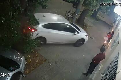 Motochorros asaltaron a una pareja en Villa Luzuriaga