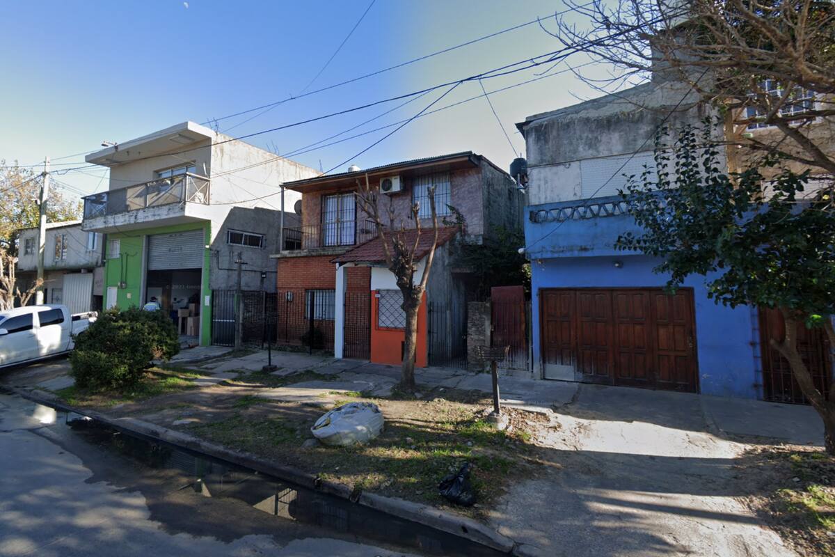 Motochorros balearon a una policía durante un tiroteo en Ingeniero Budge