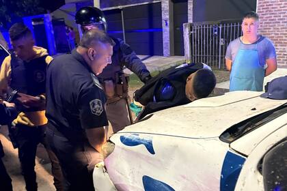 Motochorros escaparon a los tiros se cayeron y los detuvieron