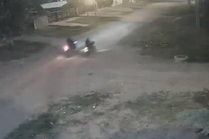 Motochorros le dispararon a un motociclista para robarle la moto en Merlo