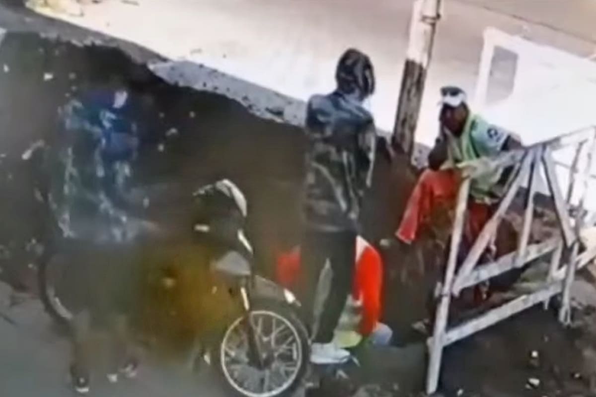 Motochorros le roban la moto a un trabajador