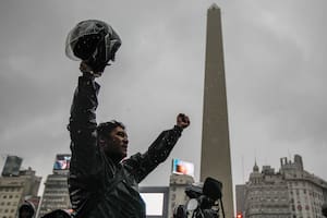 Motoqueros protestan por nuevas medidas de seguridad