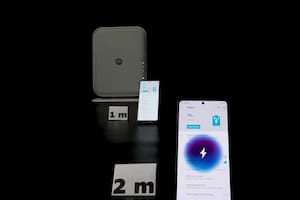 Motorola mostró Space Charging, su tecnología para cargar hasta 4 dispositivos a distancia sin contacto físico