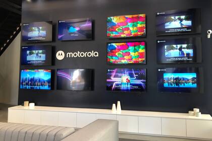 Motorola presentó sus dos tiendas en Palermo Soho y Unicenter, donde ofrecerá su línea de teléfonos y accesorios junto a su flamante línea de televisores con Android