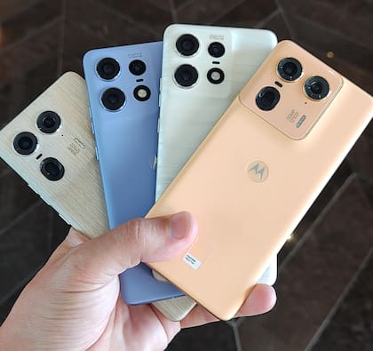 Motorola redobla la apuesta por la gama alta con la familia Edge 50 Ultra, Pro y Fusion, que combina colores y materiales diferentes para ofrecer algo distinto de sus competidores