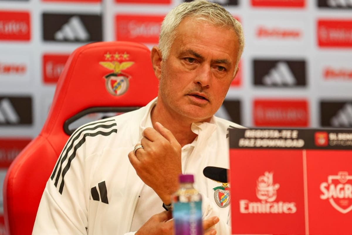 Mourinho, ofuscado tras la eliminación de Benfica ante Braga (https://x.com/SLBenfica)