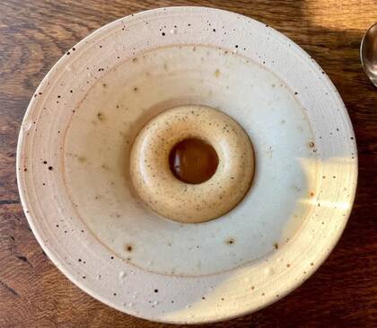 Mousse de kombu asado con apio nabo.