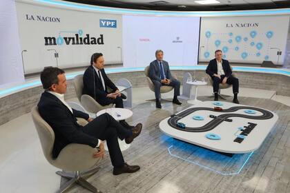 Martín Galdeano (Ford), José del Rio (LA NACION), Daniel Herrero (Toyota) y  Thomas Owsianski (Volkswagen Group).