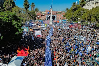Movilización a Plaza de Mayo por los 50 años del golpe militar