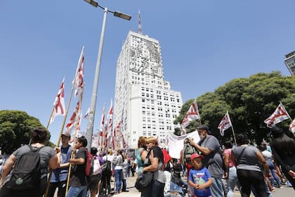 Movilización al Ministerio de Capital Humano para pedir mas planes de empleo