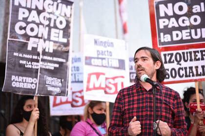 Movilizacion del frente de Izquierda y Partido Obrero en el ministerio de Economía en contra de un posible acuerdo con el FMI