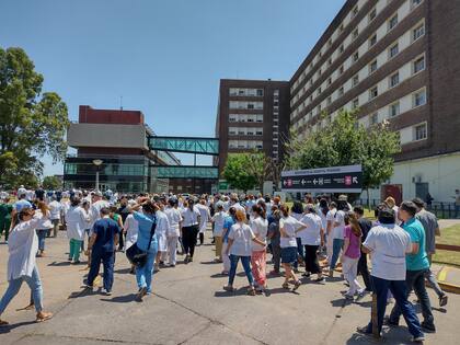 Movilización dentro del predio del Posadas durante uno de los paros en 2022 en reclamo de mejoras salariales y estabilidad en el cargo