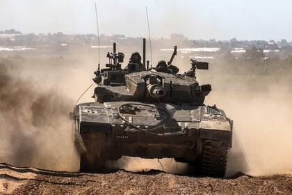 Movimiento de tanques israelíes en la frontera sur de Gaza