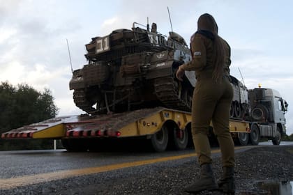 Movimiento de tropas israelíes en los Altos del Golán, en la frontera con Siria