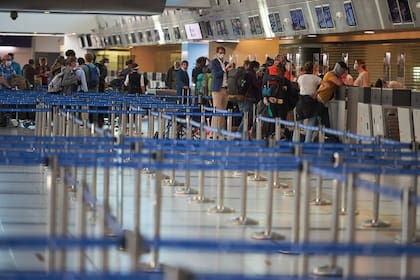 Movimiento en el aeropuerto de Ezeiza durante la cuarentena por el COVID19