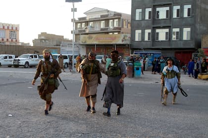 Movimientos en Herat, tras combates entre los talibanes y fuerzas del gobierno (AP Photo/Hamed Sarfarazi)