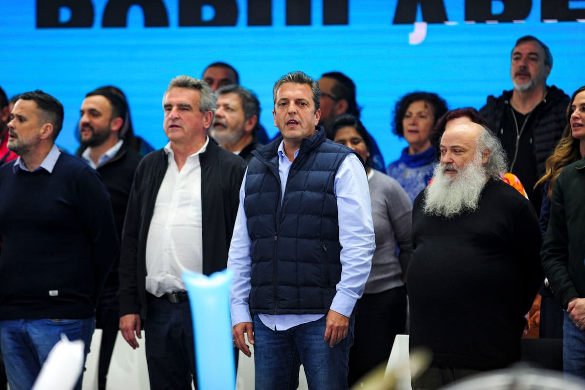 Movimientos populares nucleados en Unión por la Patria (UxP) realizaron un acto en septiembre para apoyar la candidatura presidencial del ministro de Economía, Sergio Massa; de cara al balotaje, adoptaron un bajo perfil