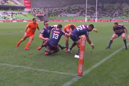 Moyano, ante tres marcas; el wing marcó el segundo try de Jaguares