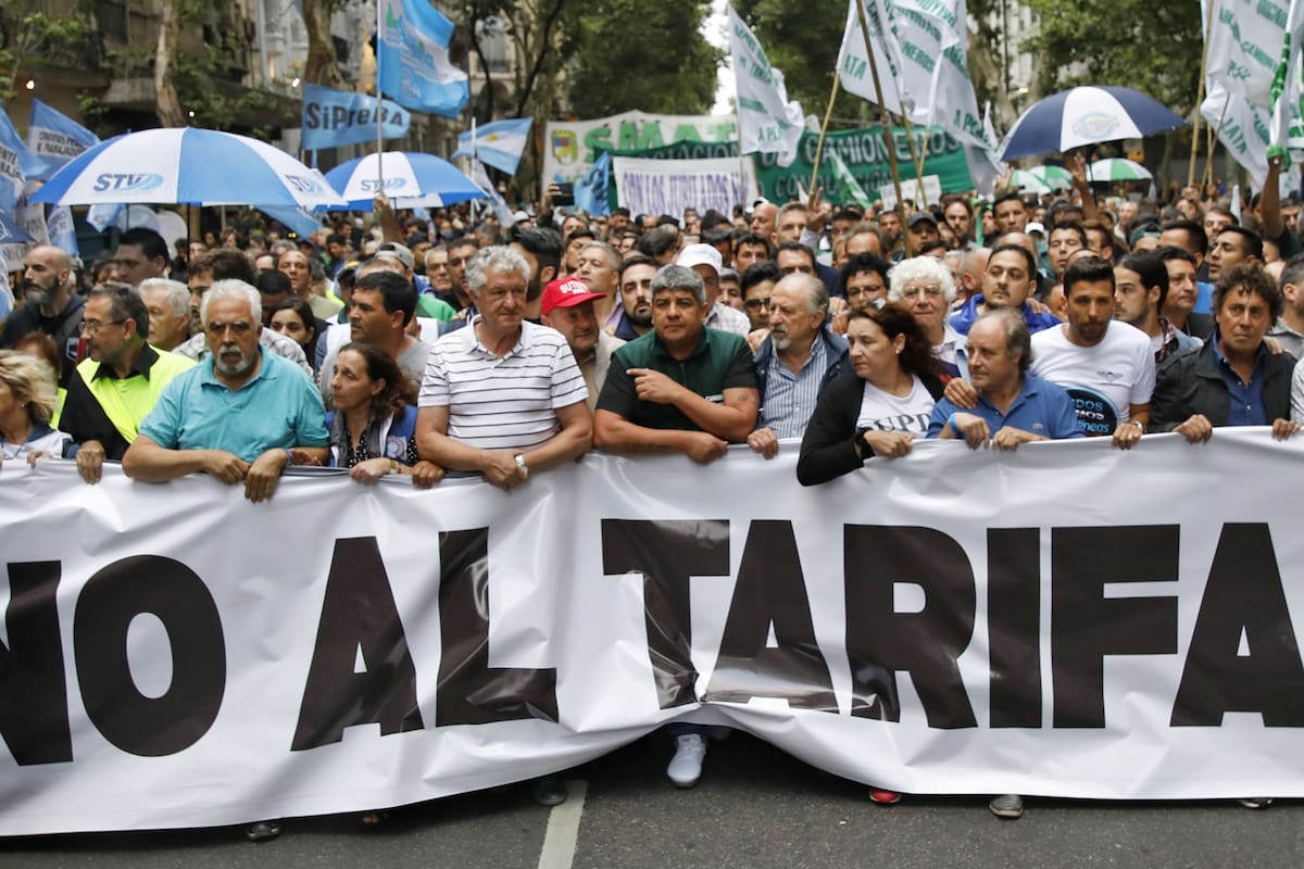 Moyano (Camioneros) y Yasky (CTA) en la cabecera de la manifestación, que culminó frente al Congreso