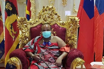 Mswati III es acusado de forzar a mujeres a casarse con él