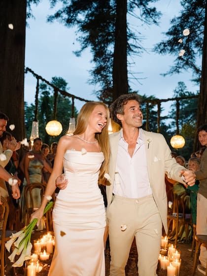 "Mucha felicidad y amor. Gracias a todos los que fueron parte de un día tan especial. Fue mágico", expresaron los recién casados a través de sus redes sociales
Fotos: @mauriciogaray_