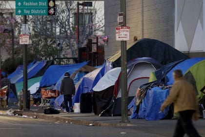 Mucha gente vive en las calles de California y en situaciones lamentables