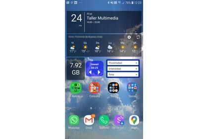 Mucha información actualizada en tiempo real en la pantalla de inicio de Android: calendario, pronóstico del tiempo, reloj mundial, tormentas cercanas y monitor de espacio de almacenamiento