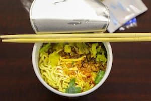 Muchas de estas sopas vienen con alto contenido de carbohidratos, sal y grasas, pero poco de proteínas y vegetales