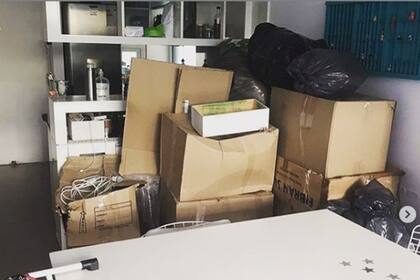 Muchas familias conviven con todas sus pertenencias embaladas