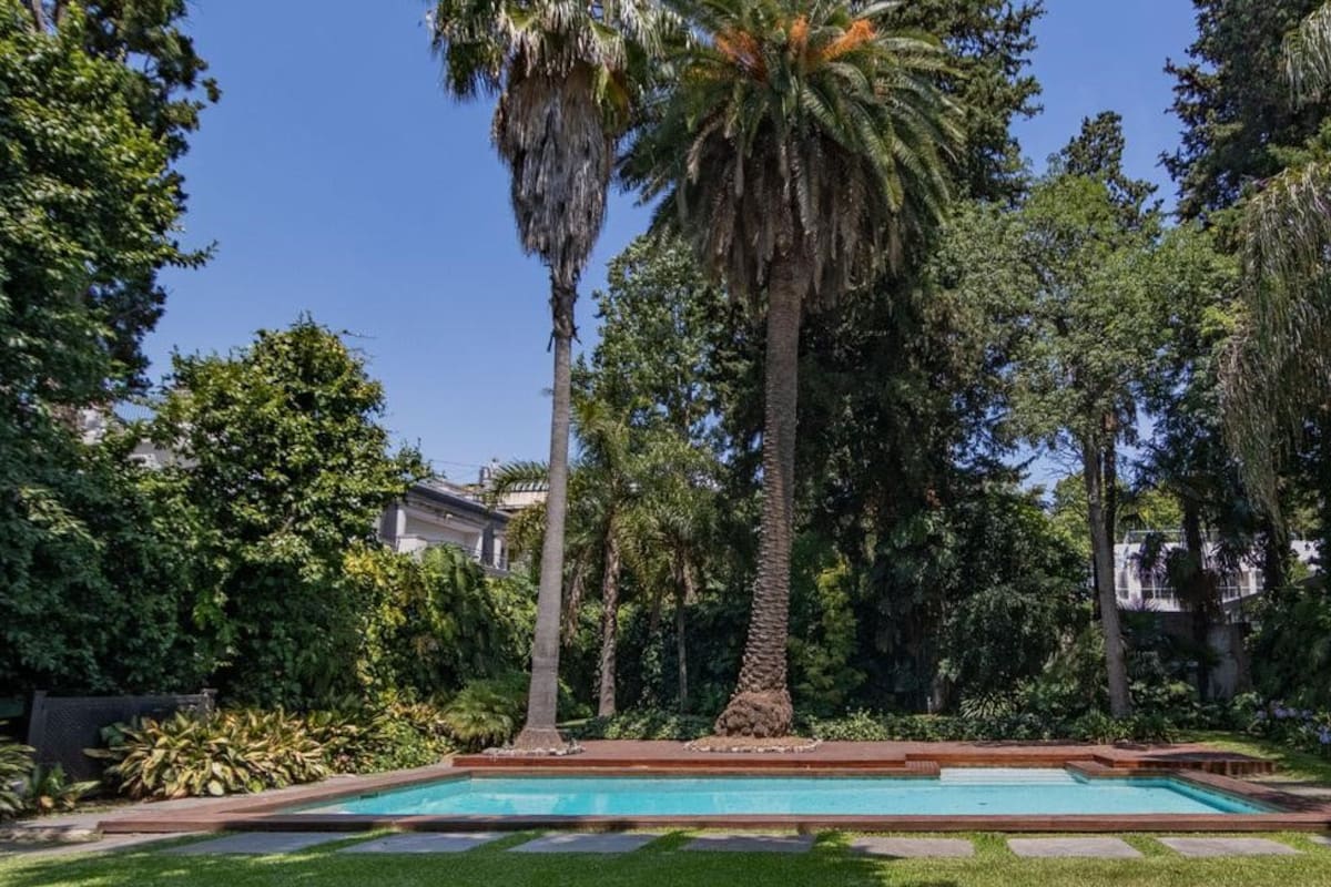 Muchas familias eligen pasar el verano en destinos cercanos a la ciudad, pero rodeados de belleza natural, con acceso a piletas y una amplia gama de amenities para disfrutar de sus vacaciones.