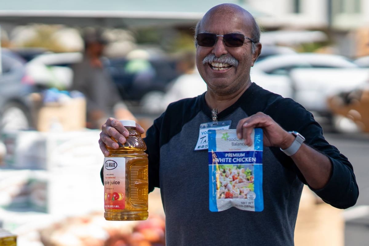 Muchas familias se ven beneficiadas por los bancos de comida distribuidos en varios puntos de California