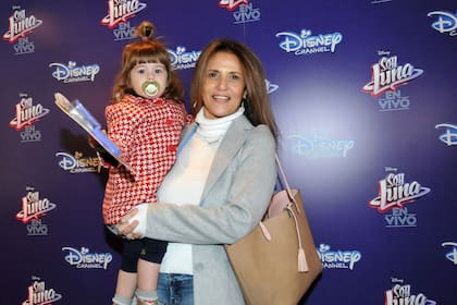 Muchas figuras asistieron al show de Karol Sevilla en el Luna Park, como María Fernanda Callejón, que llevó a su pequeña Giovanna